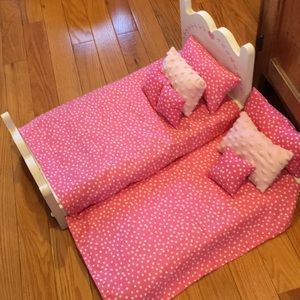 Pull out doll bed